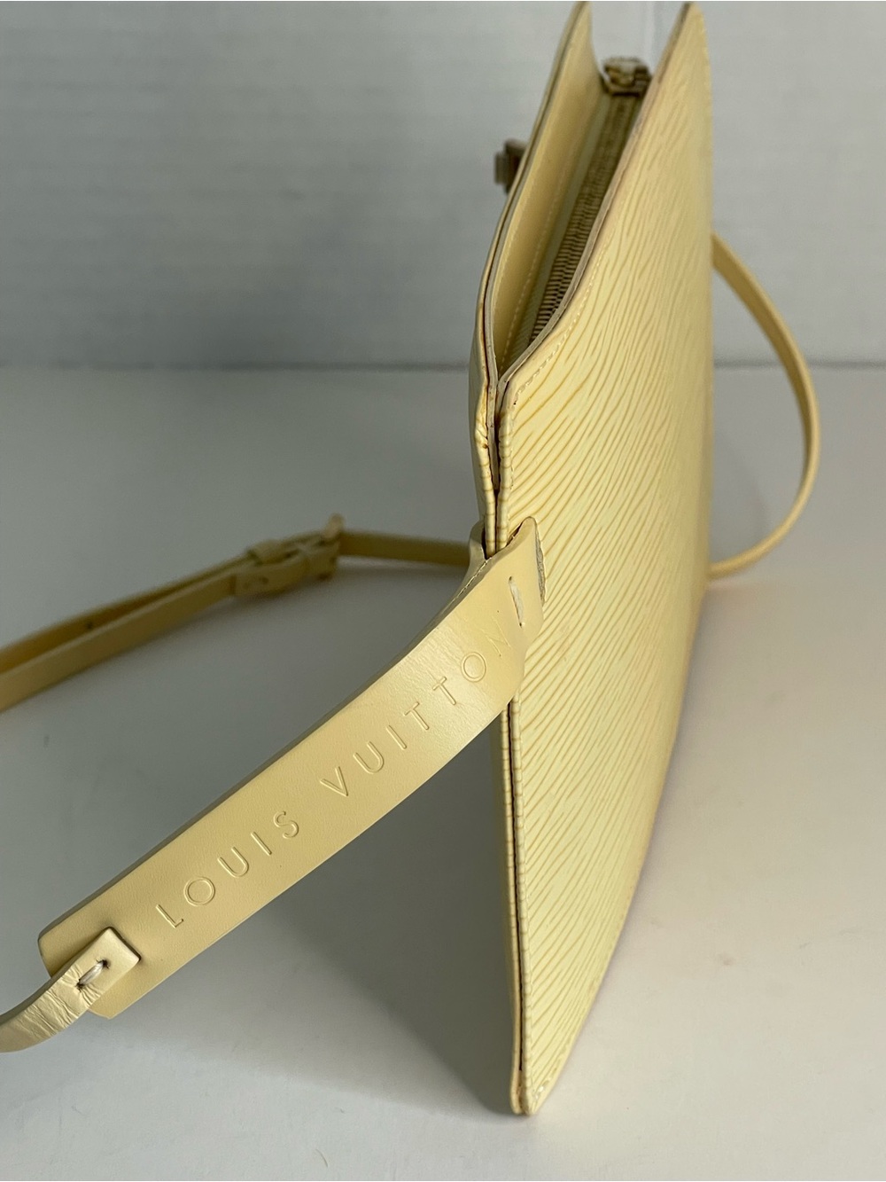 Louis Vuitton anilla Rochelle Belt Bag - Picture 5 of 13